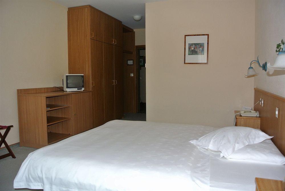 Des Vignes Hotel